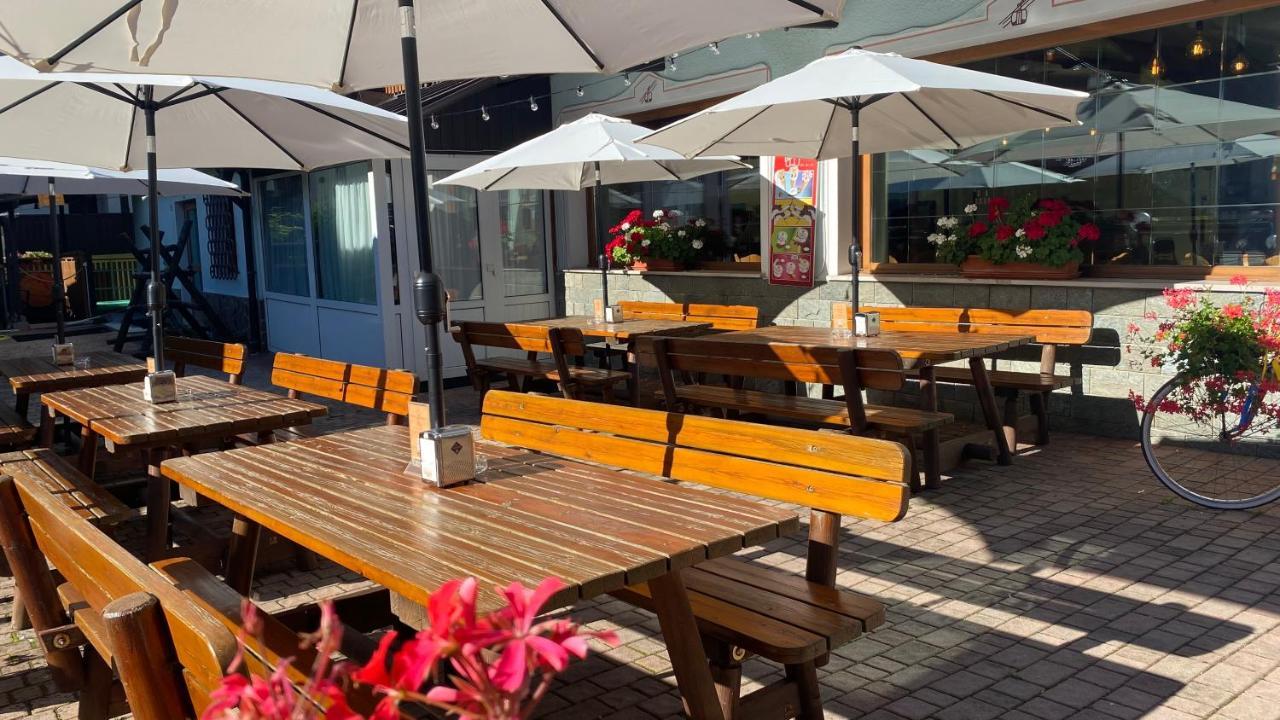Casteluce Hotel Funivie Пинцоло Екстериор снимка