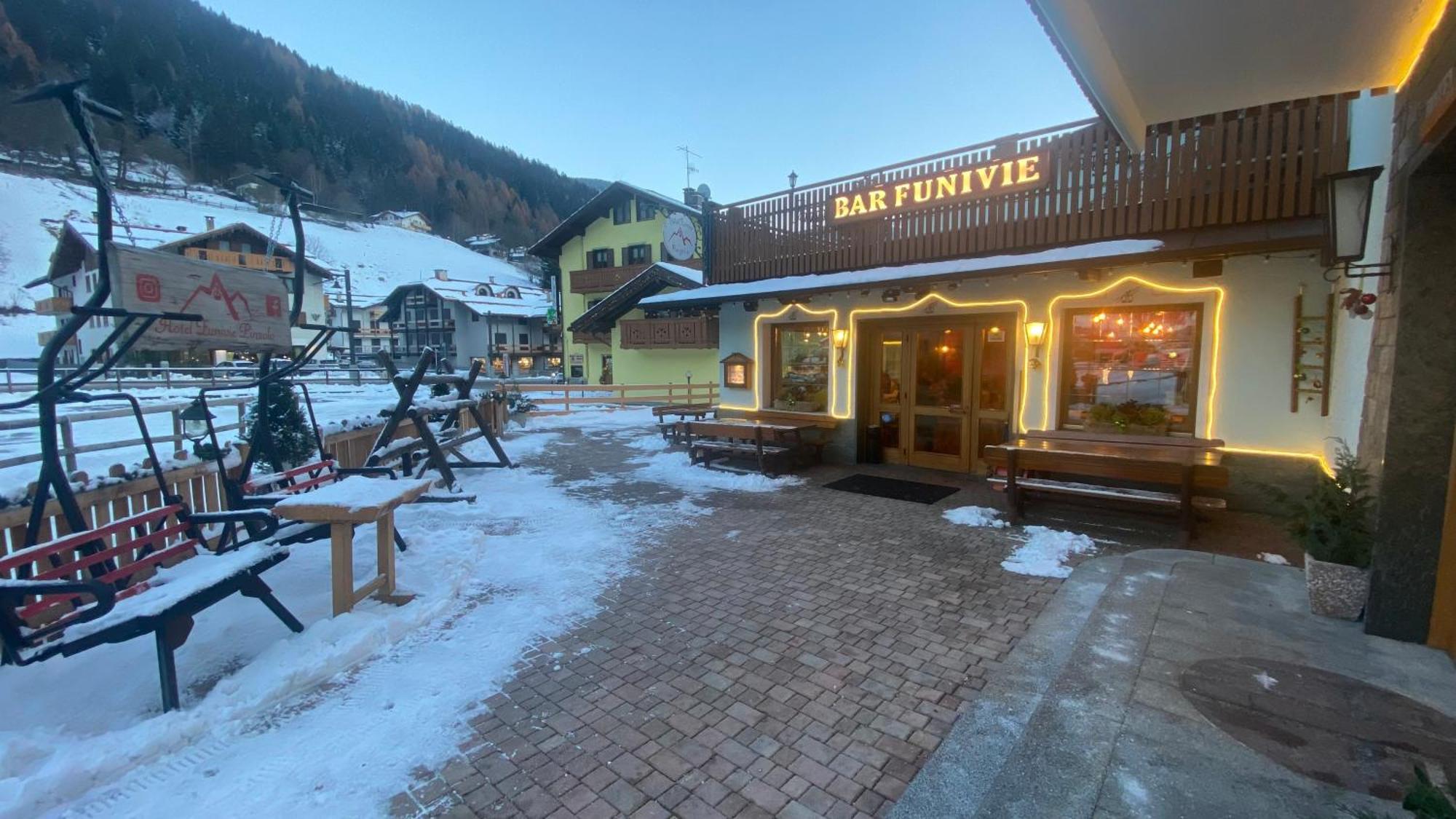 Casteluce Hotel Funivie Пинцоло Екстериор снимка