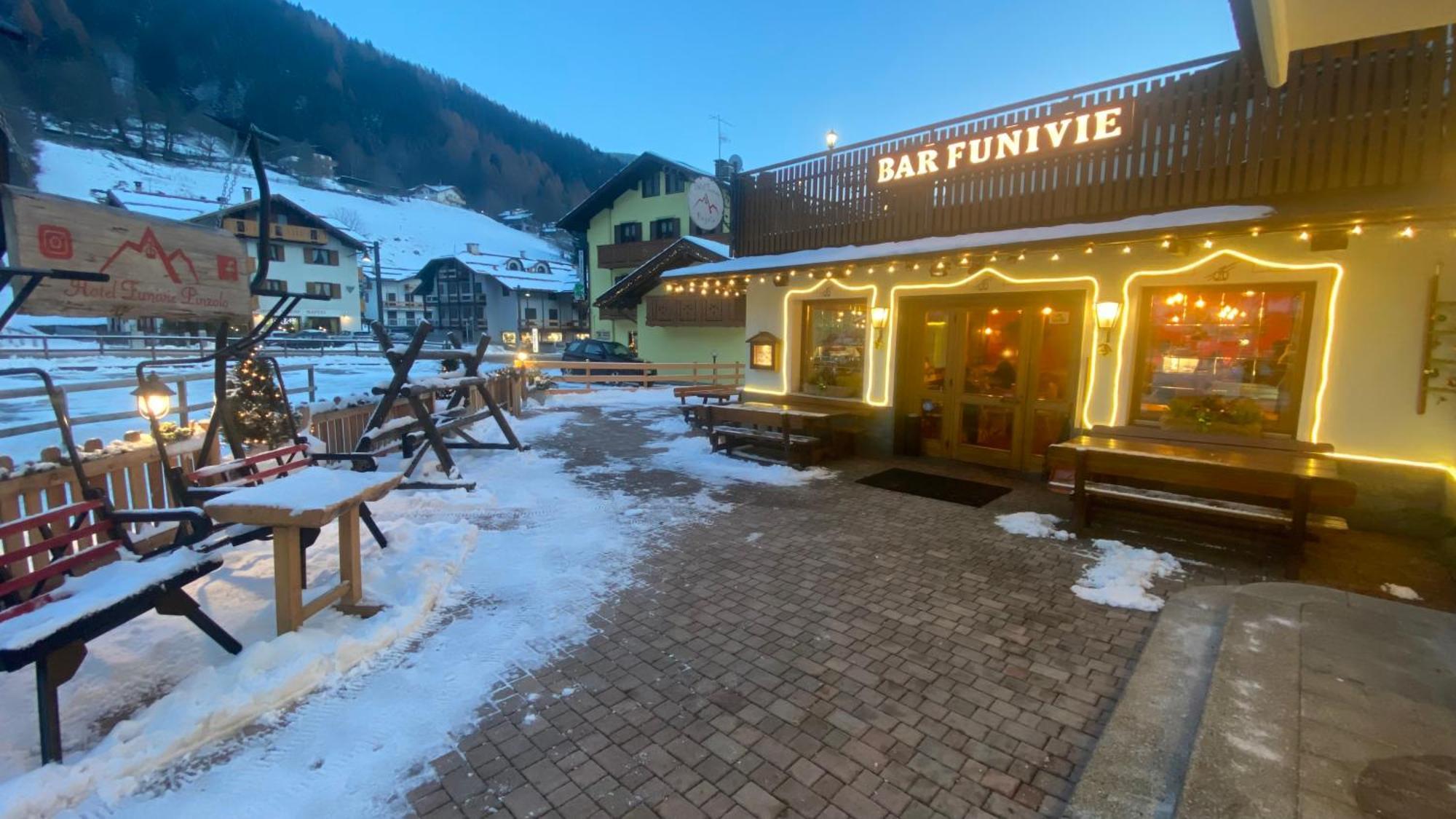 Casteluce Hotel Funivie Пинцоло Екстериор снимка