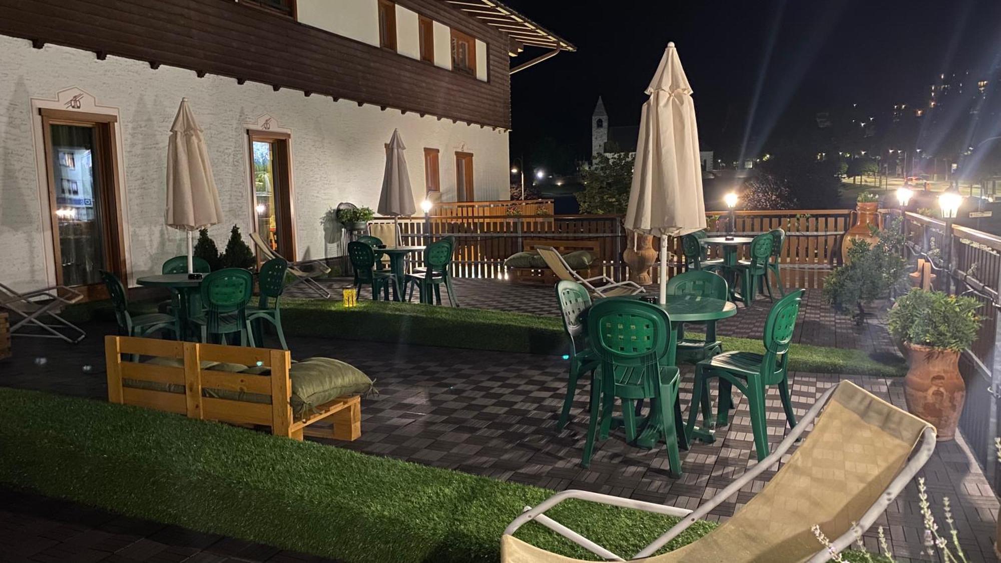 Casteluce Hotel Funivie Пинцоло Екстериор снимка