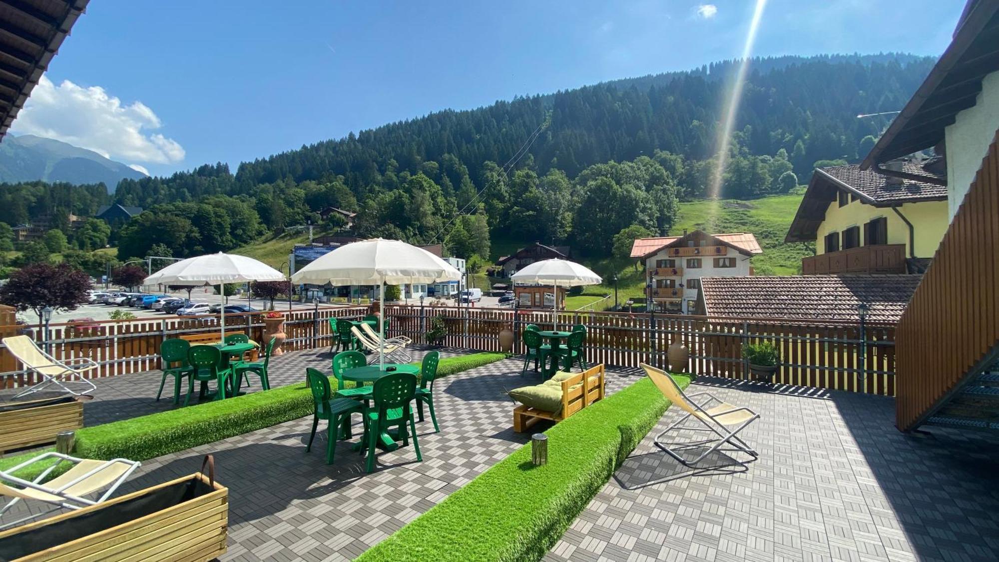 Casteluce Hotel Funivie Пинцоло Екстериор снимка