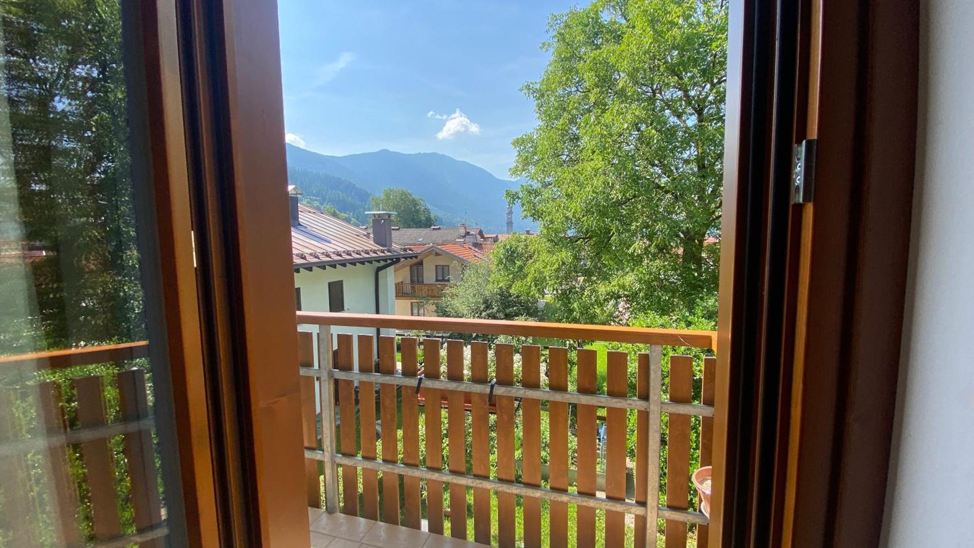 Casteluce Hotel Funivie Пинцоло Екстериор снимка
