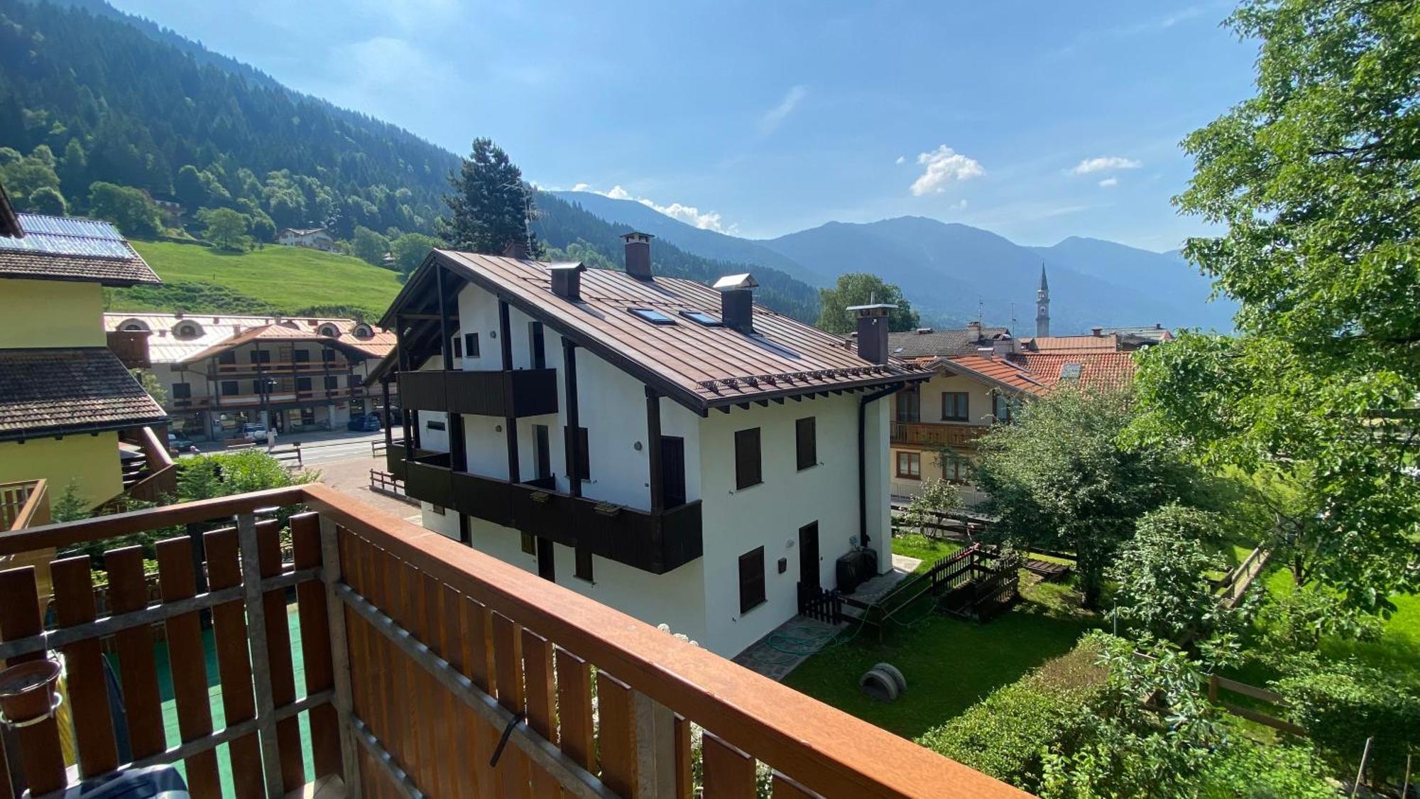 Casteluce Hotel Funivie Пинцоло Екстериор снимка