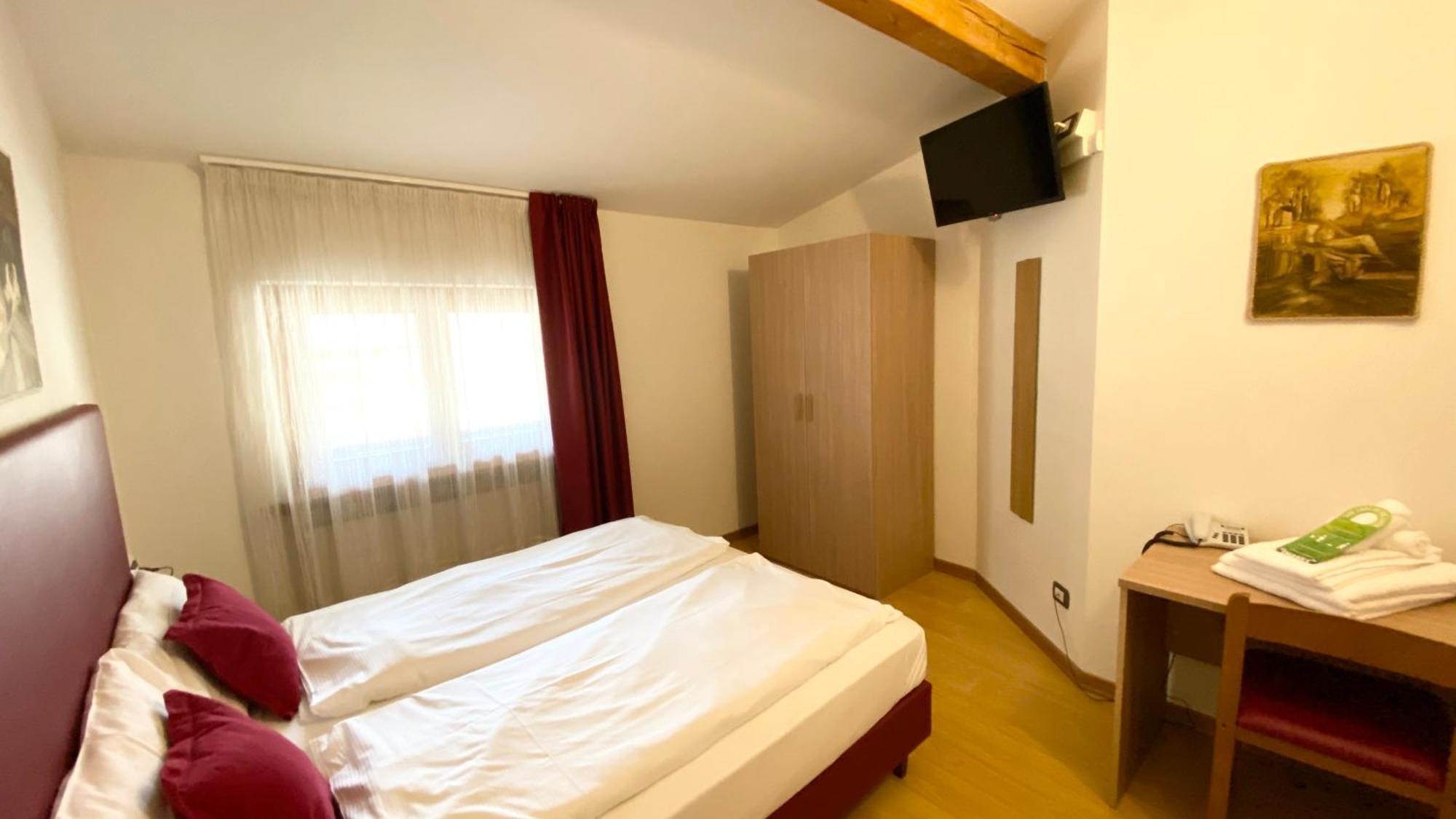 Casteluce Hotel Funivie Пинцоло Екстериор снимка