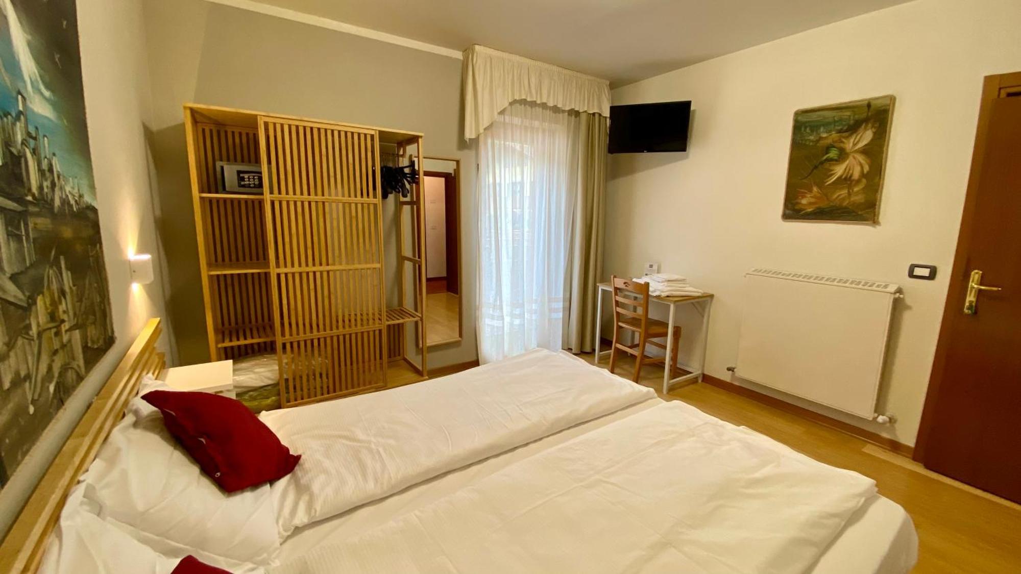 Casteluce Hotel Funivie Пинцоло Екстериор снимка